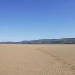 بيت للعطل Hillside, *